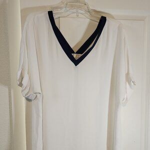 Flowy short sleeved white & navy blue blouse